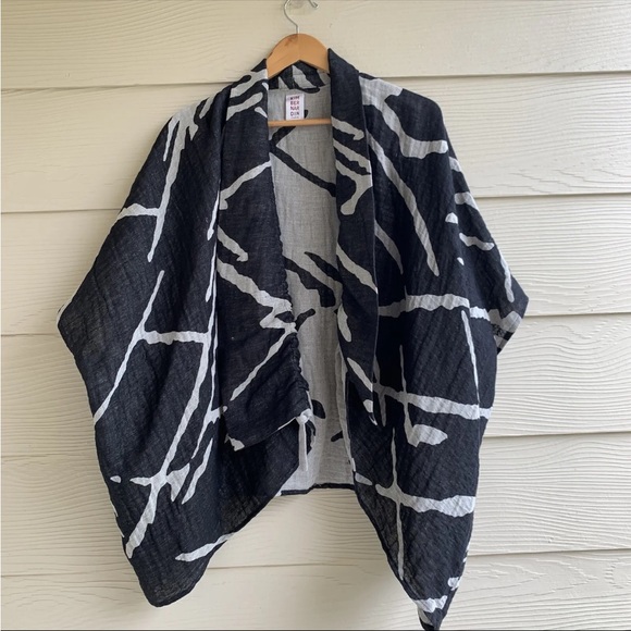 Kim Bernardin PARIS Lagenlook Linen 3/4 Sleeve Tie Front Top Kimono One Size - Picture 2 of 8